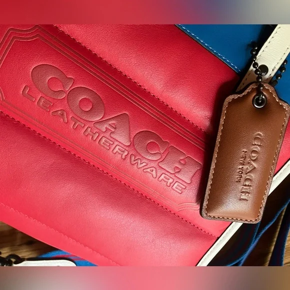 Coach Field Tote 22 With Colorblock Quilting And Coach Badge LIKE NEW - Picture 6 of 12